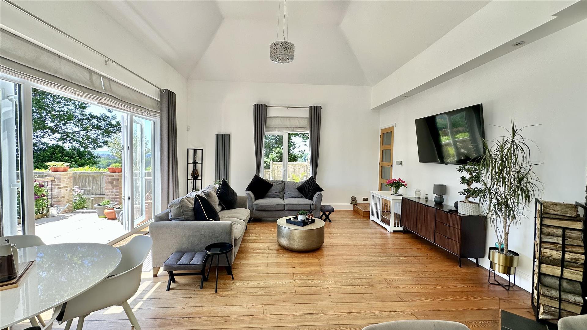 6 bed property in Pilgrims Way, Hastings